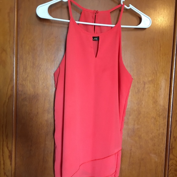 Sleeveless tank. - Picture 1 of 2